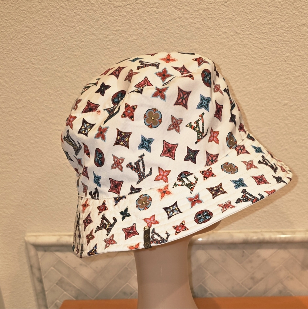 Louis Vuitton Lovely Gram Bob Bucket Hat Size Medium! - Picture 2 of 7